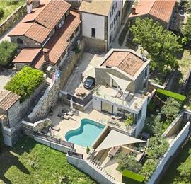 4 Bedroom Luxury Villa Retreat with Heated Infinity Pool near Buje, Sleeps 8-10